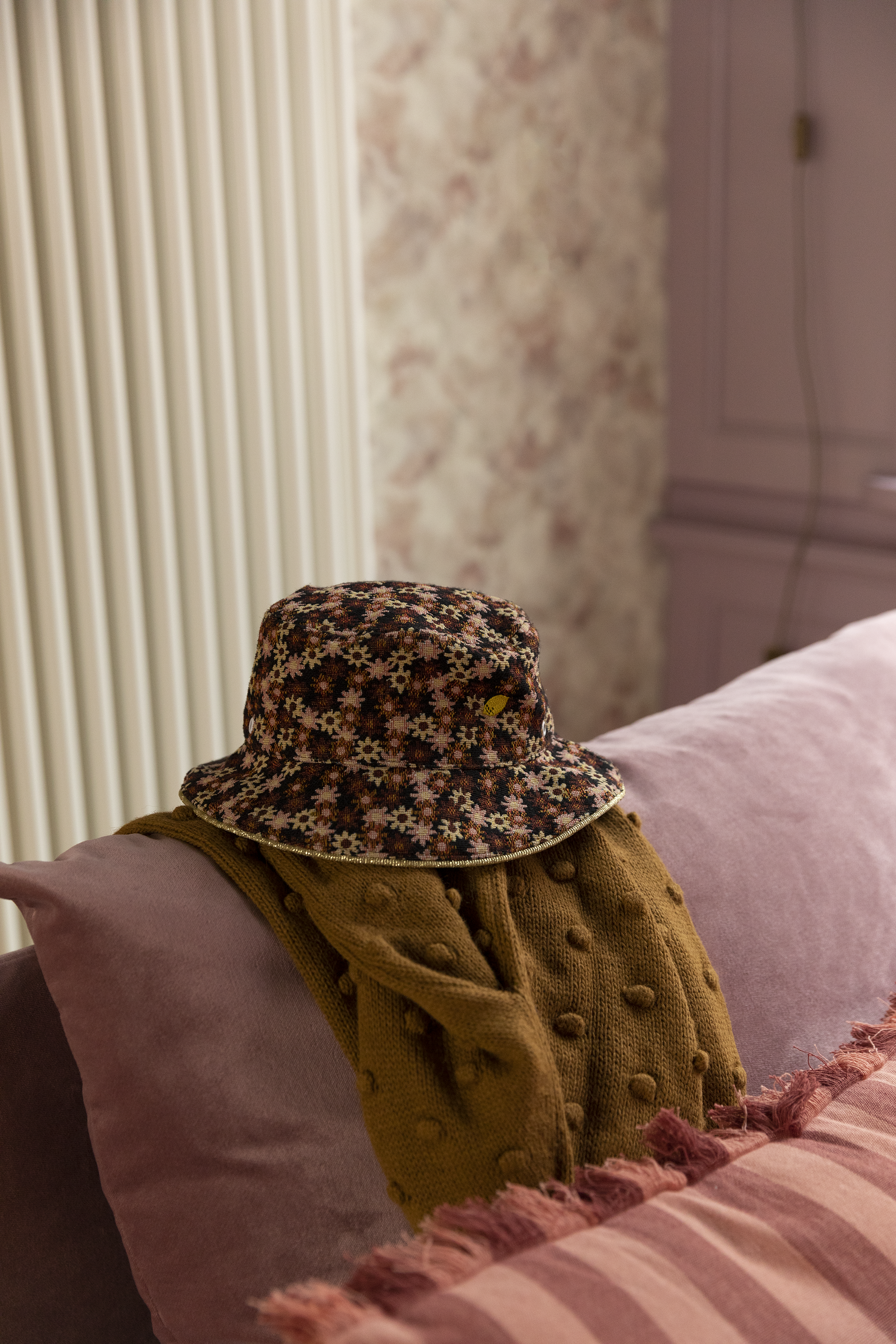 1801990 - Sticky Lemon - bucket hat - flower field pink